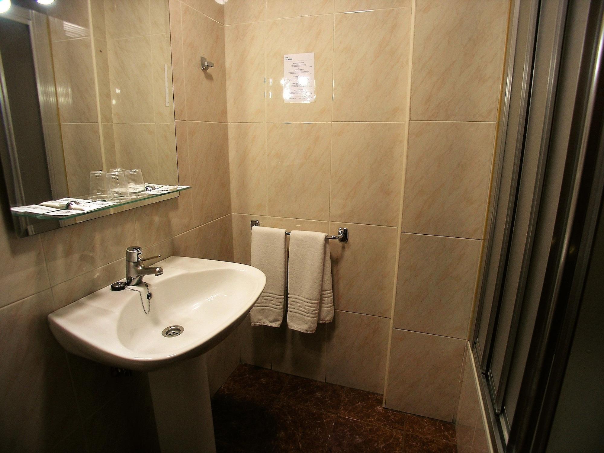 Iraipe Gorbea Auto Check-In Hotel Vitoria-Gasteiz Exterior foto