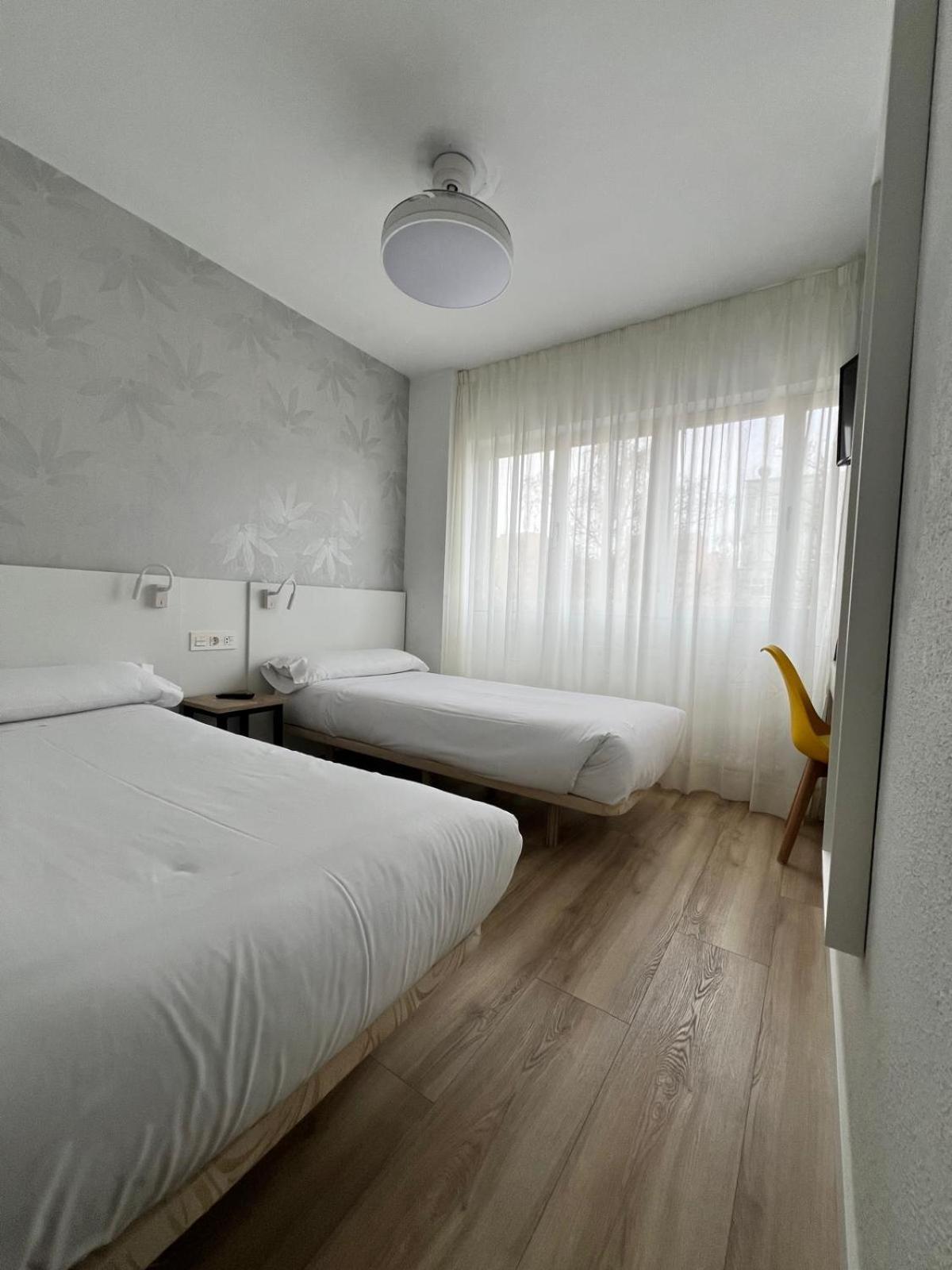 Iraipe Gorbea Auto Check-In Hotel Vitoria-Gasteiz Exterior foto