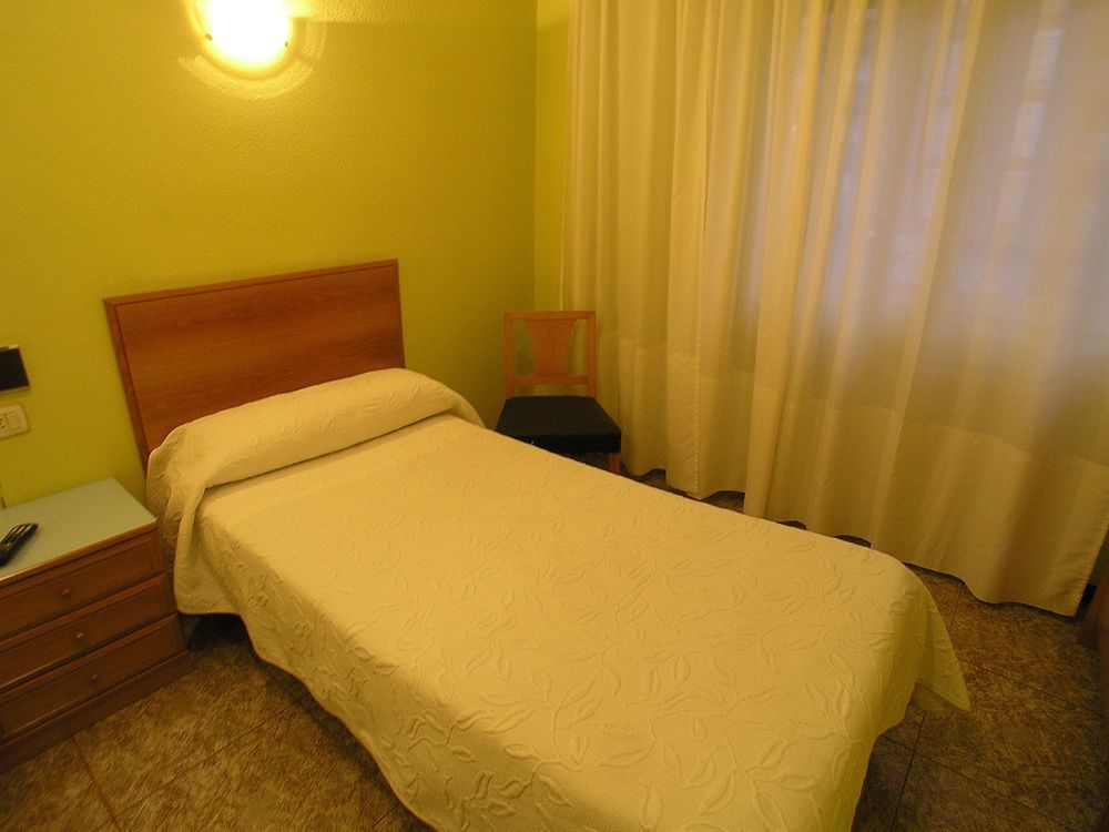 Iraipe Gorbea Auto Check-In Hotel Vitoria-Gasteiz Exterior foto