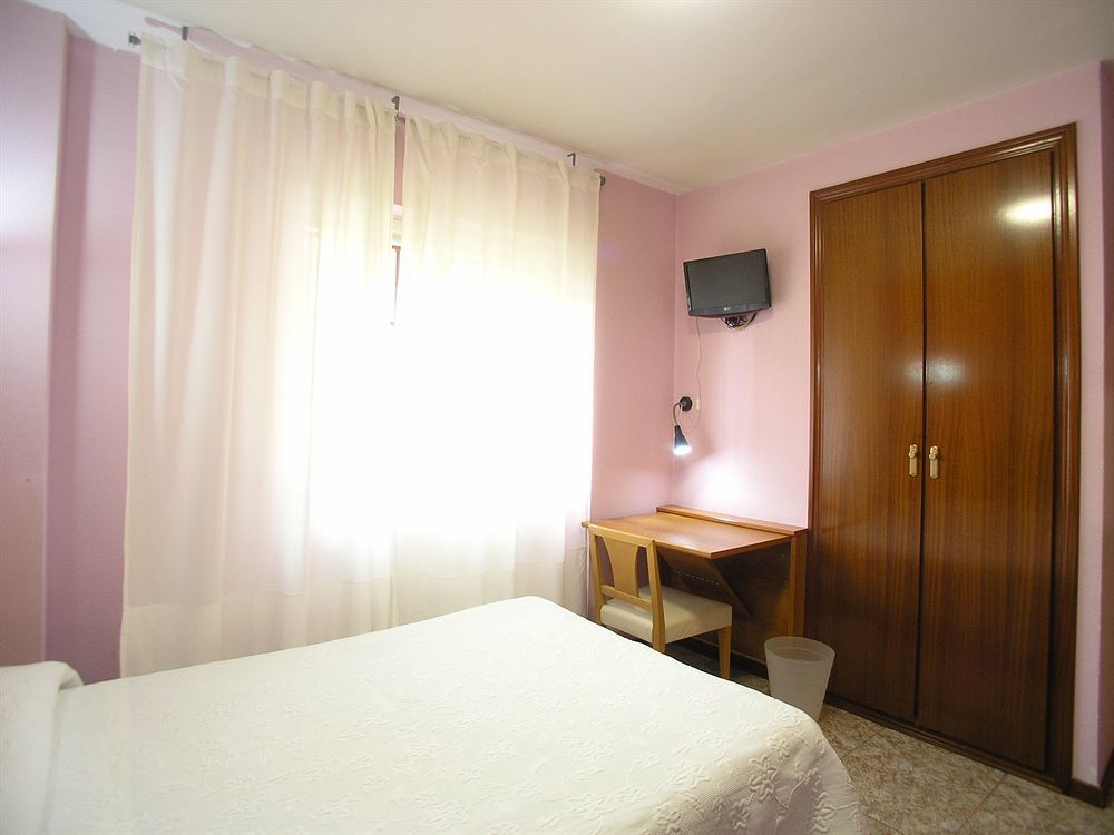 Iraipe Gorbea Auto Check-In Hotel Vitoria-Gasteiz Exterior foto
